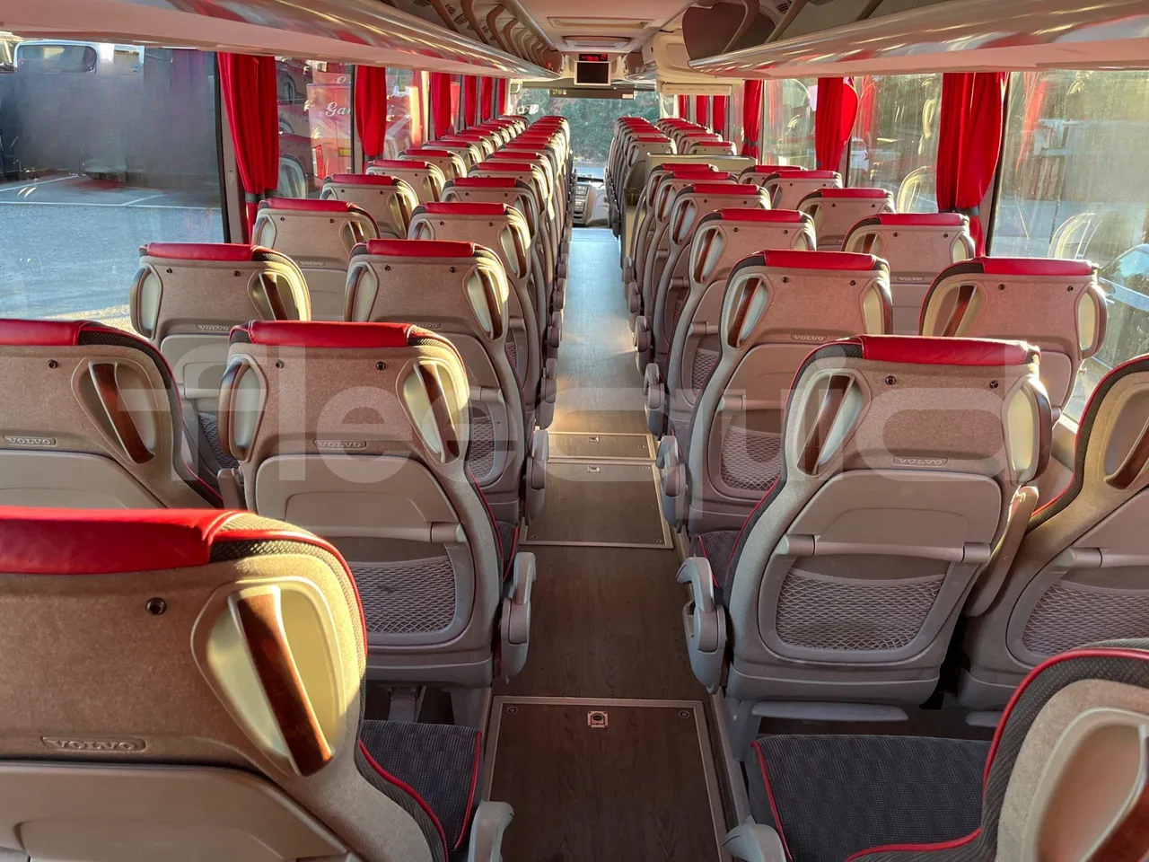 Volvo 9700 B6SC - Euro6 - 345kW - 14mt - forward view middle aisle