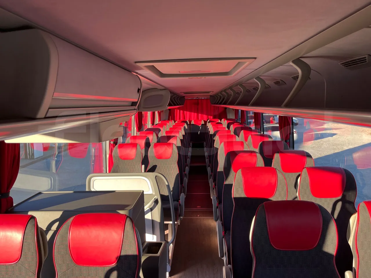 Volvo 9700 B6SC - Euro6 - 345kW - 14mt - reverse view middle aisle