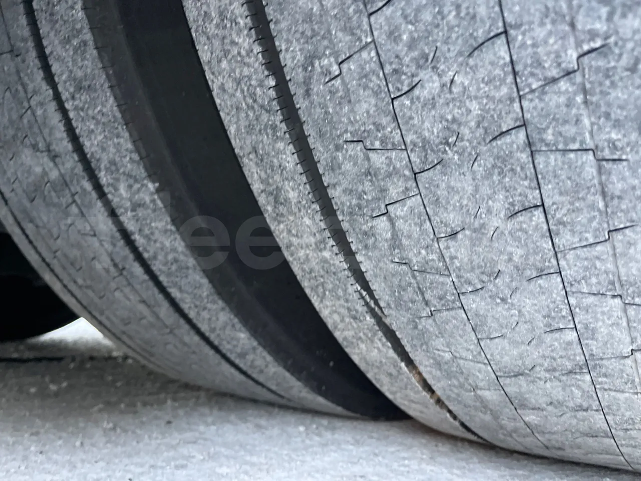 Volvo 9700 B6SC - Euro6 - 345kW - 14mt - tread condition front tires left