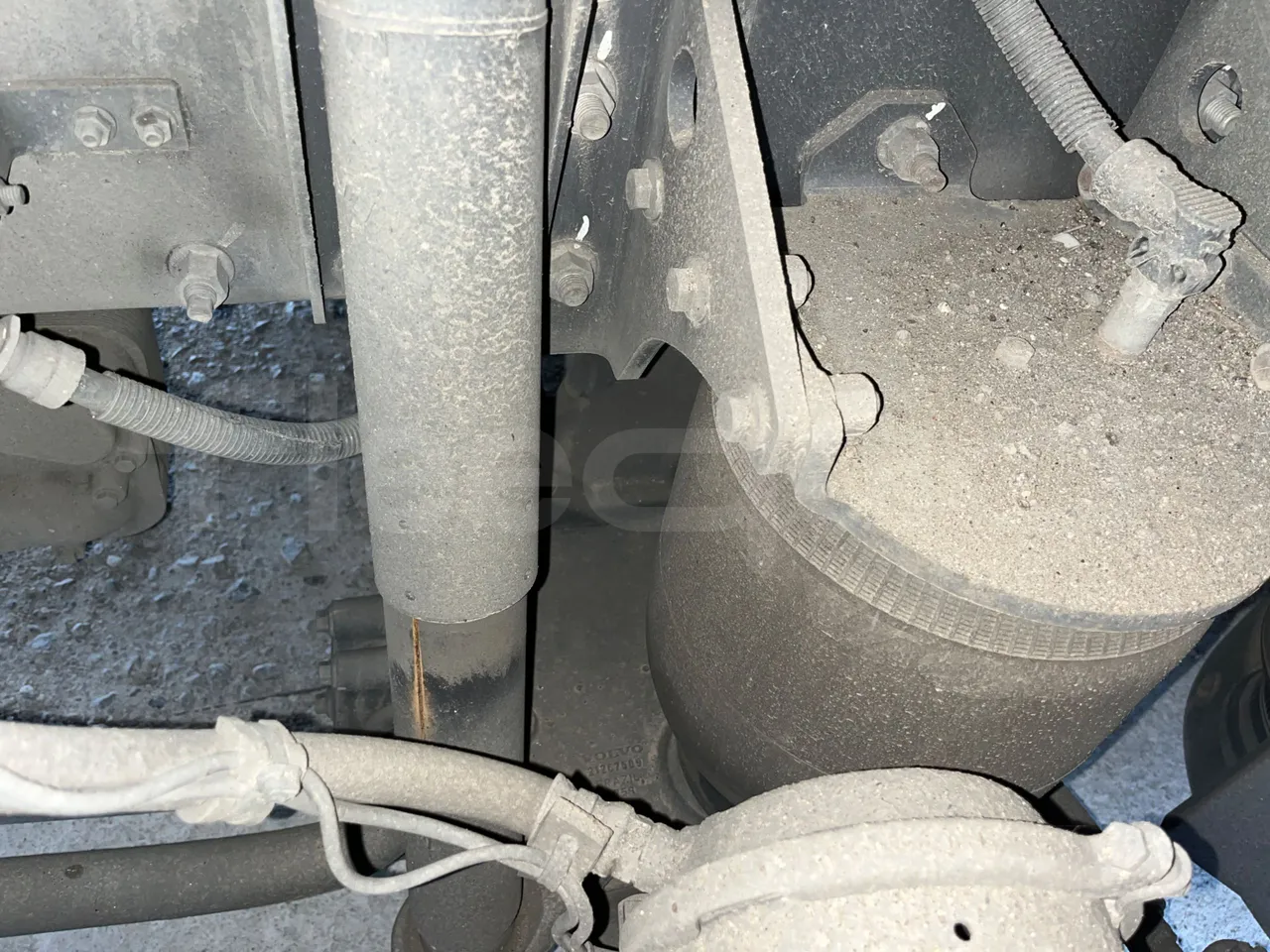 Volvo 9700 B6SC - Euro6 - 345kW - 14mt - axel 3 shock absorbers 1 right