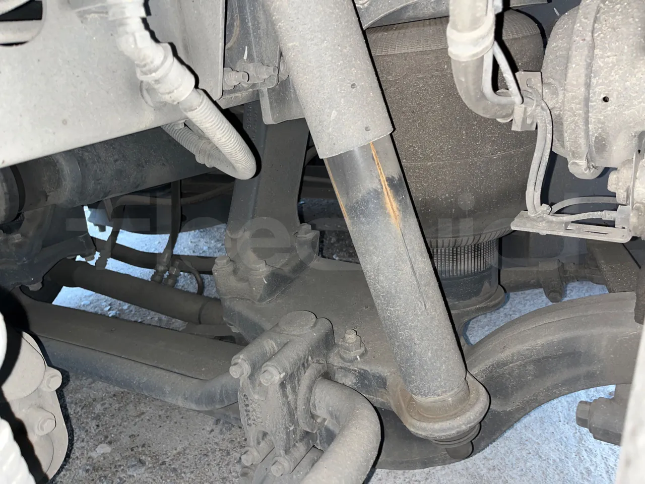 Volvo 9700 B6SC - Euro6 - 345kW - 14mt - axel 3 shock absorbers 2 right