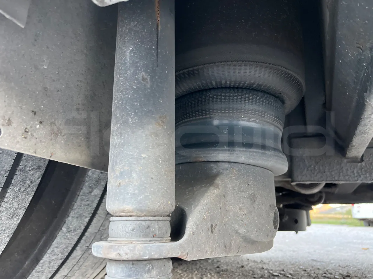 Volvo 9700 B6SC - Euro6 - 345kW - 14mt - axle 2 shock absorbers 1 right