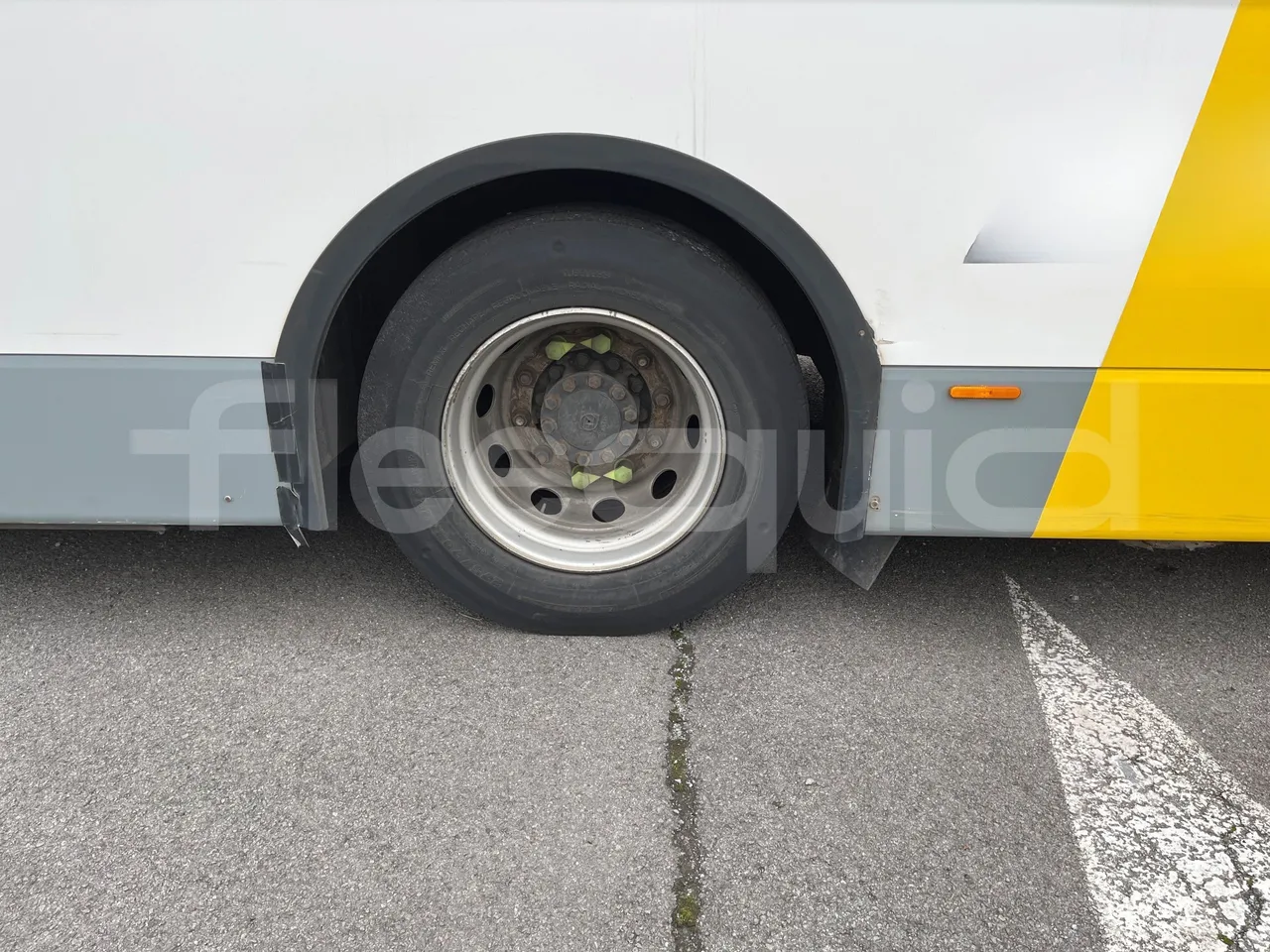 Vdl Citea KA18 - EUR5 -231kW - 12.000m - tread condition front tires left