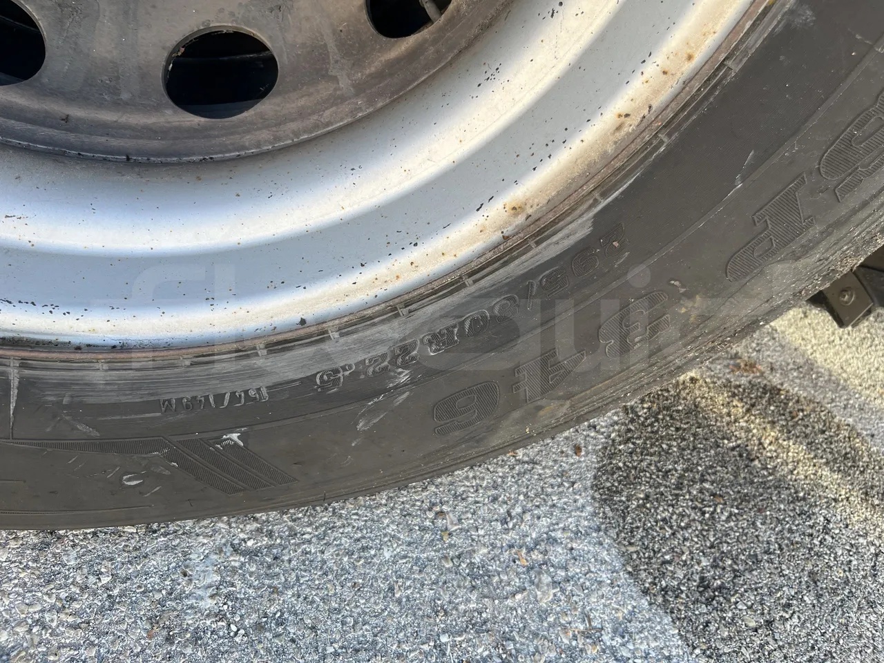 Scania De Simon - Second Axle Left Side: Tyre Size