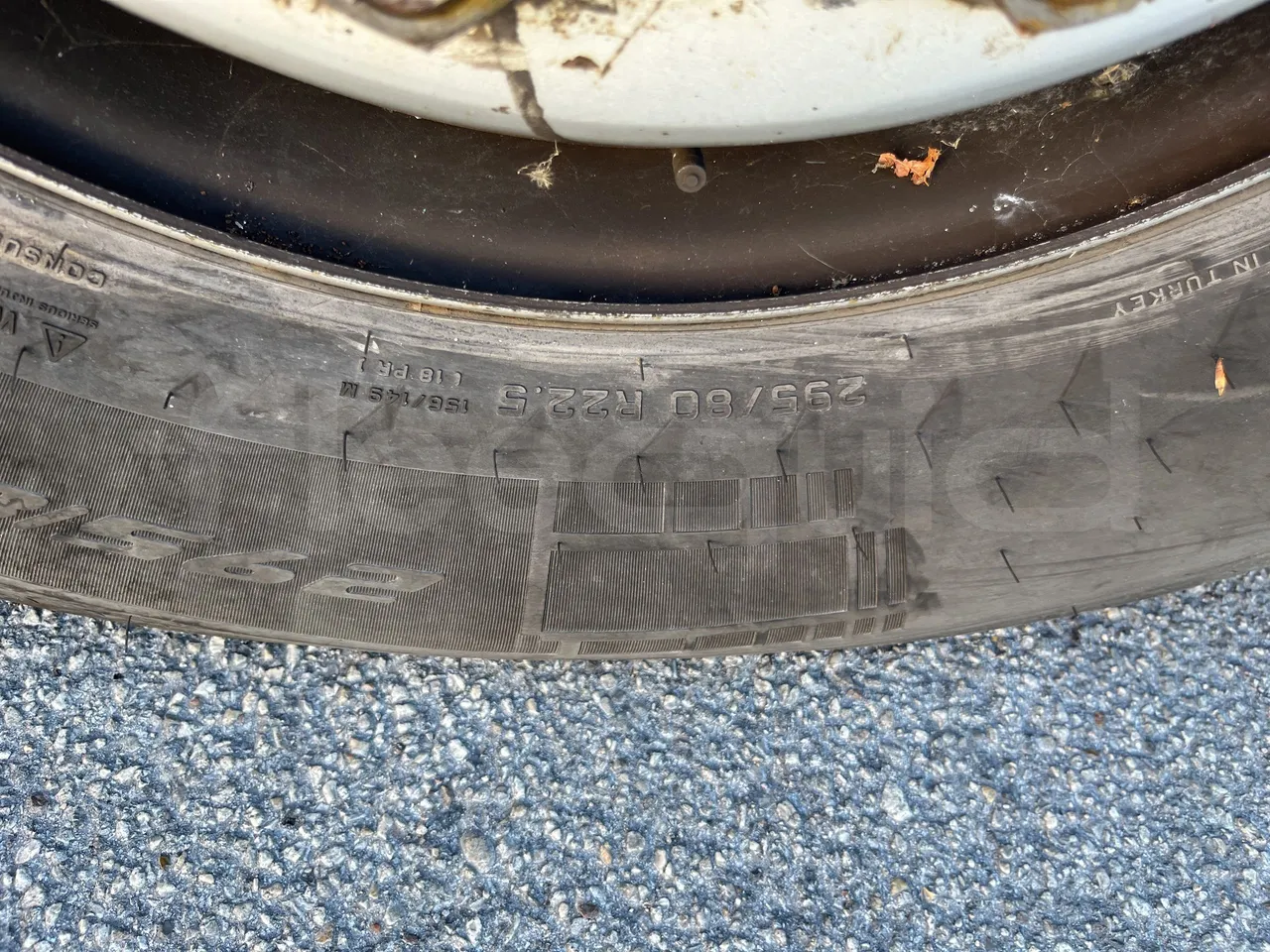 Scania De Simon - First Axle Left Side: Tyre Size