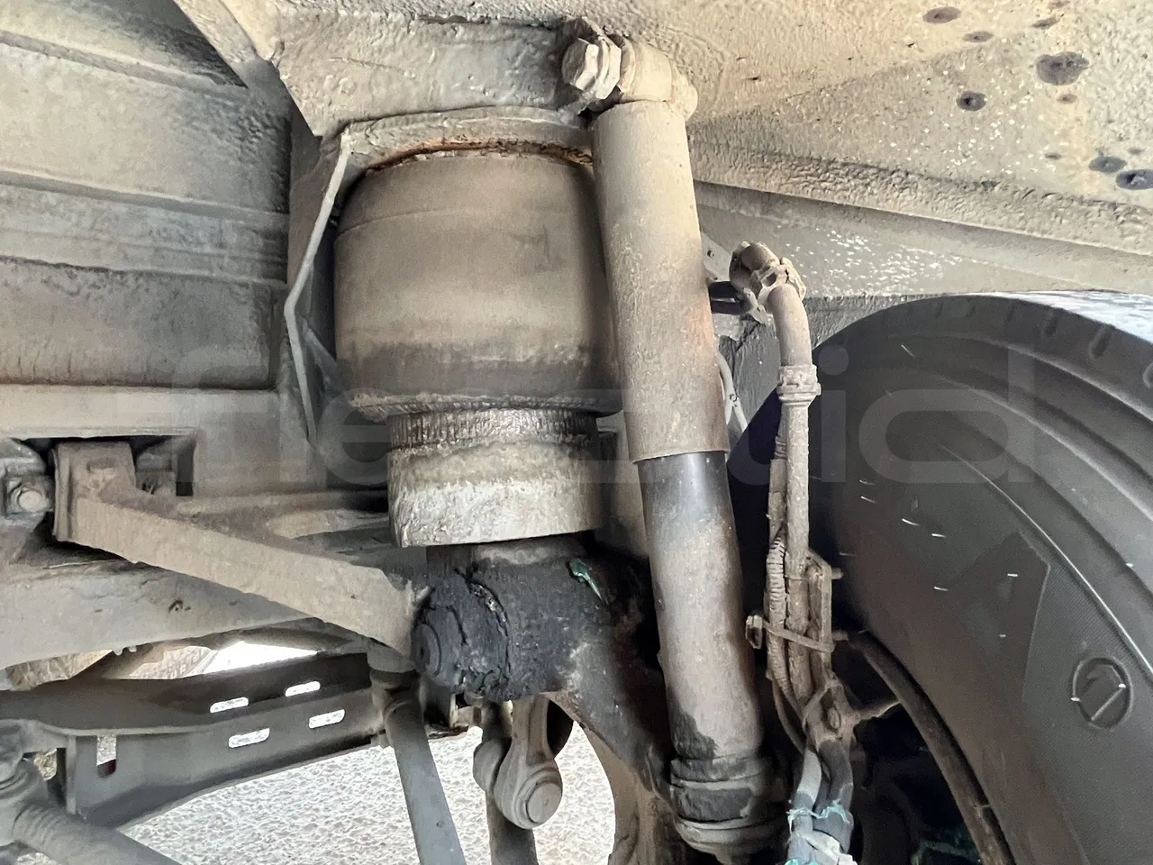 Setra S415 - First Axle Shock Absorbers Right Side