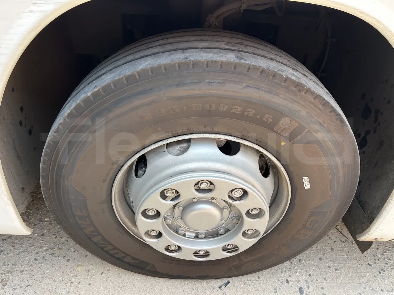 Setra S415 - Second Axle Left Side: Complete Wheel