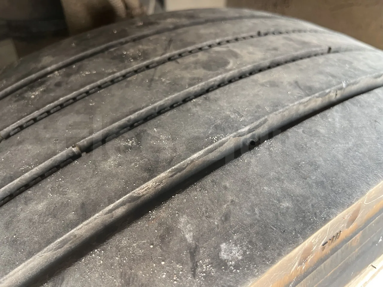 Setra S415 - First Axle Right Side: Tyre Tread