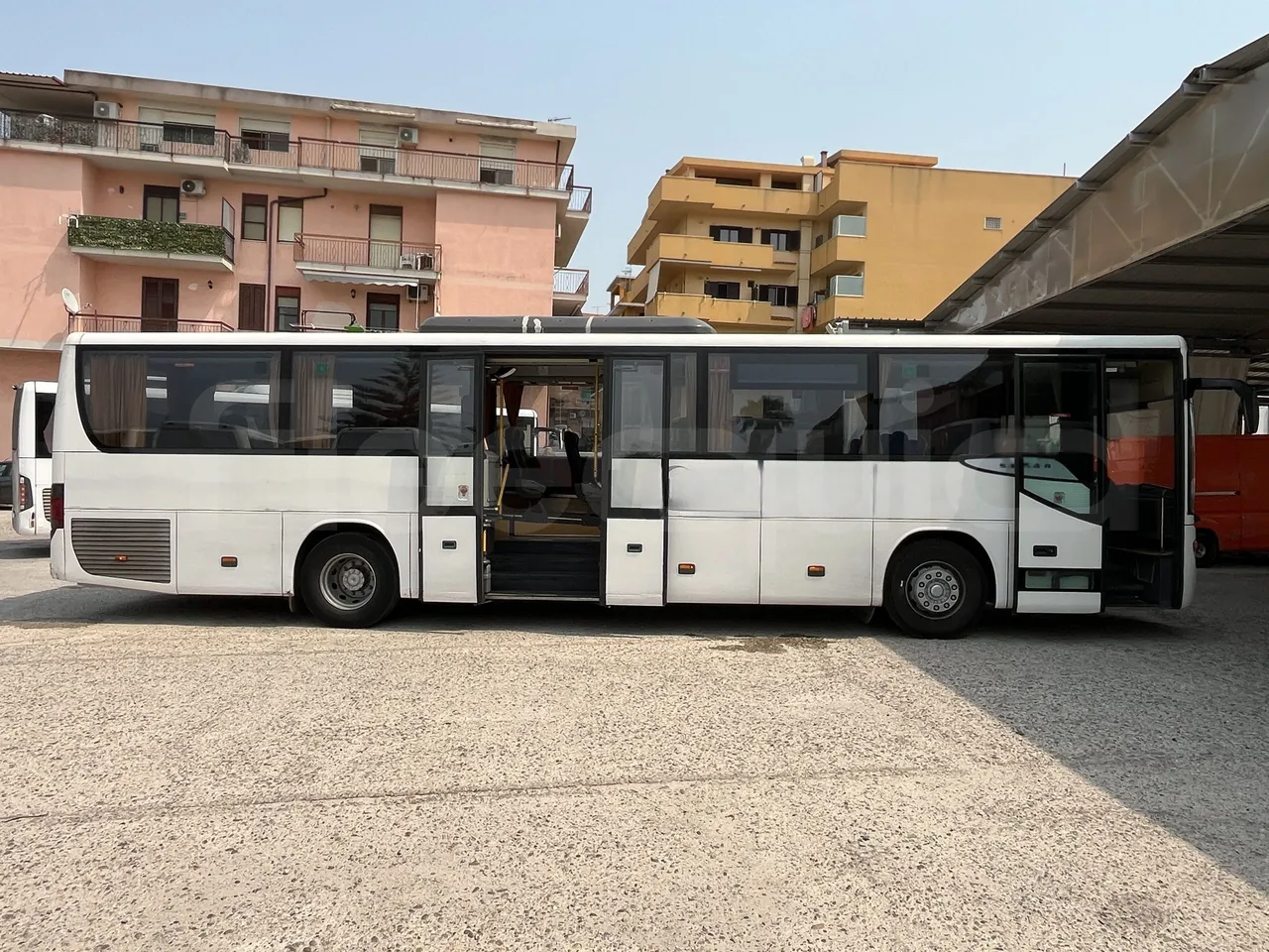 Setra S415 - Right Side Doors Open