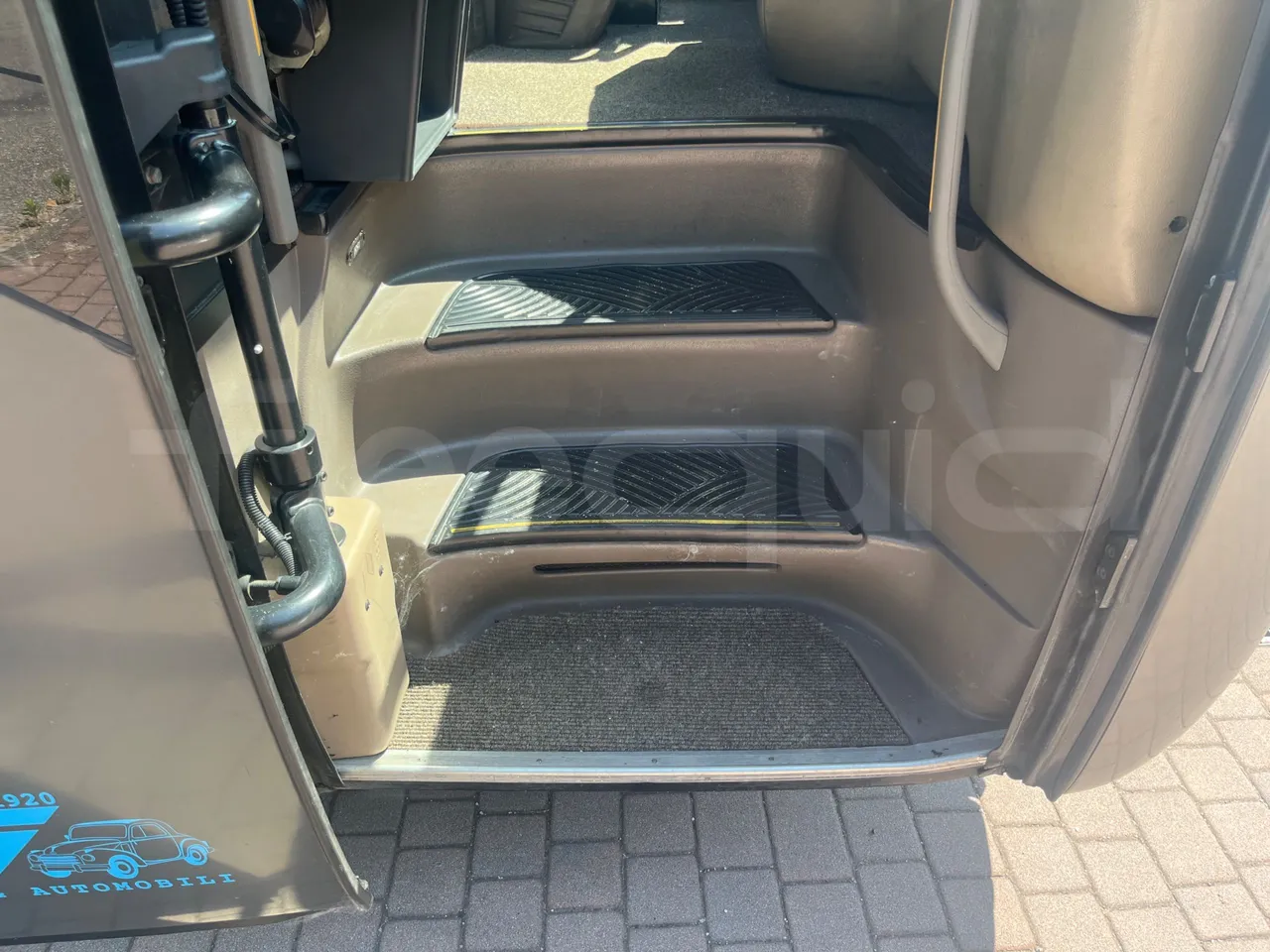 Iveco Magelys Pro - engine plate photo