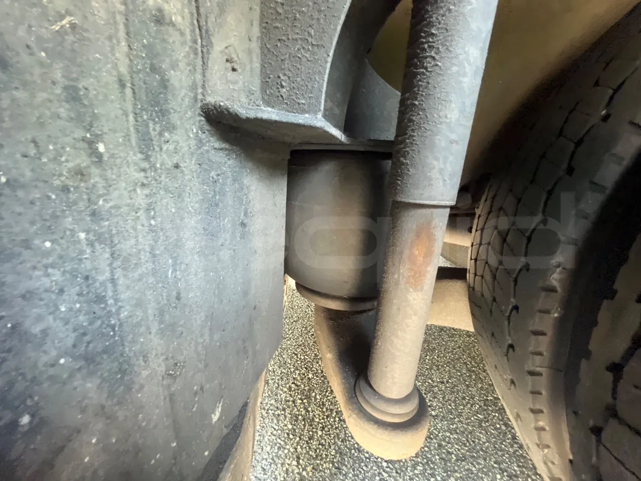 Iveco Magelys Pro - axle 2 caliper brakes right