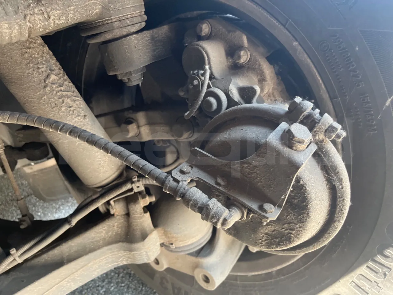 Iveco Magelys Pro - front brake calipers right