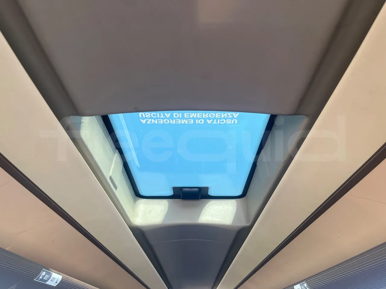 Iveco Magelys Pro - roof hatch 1