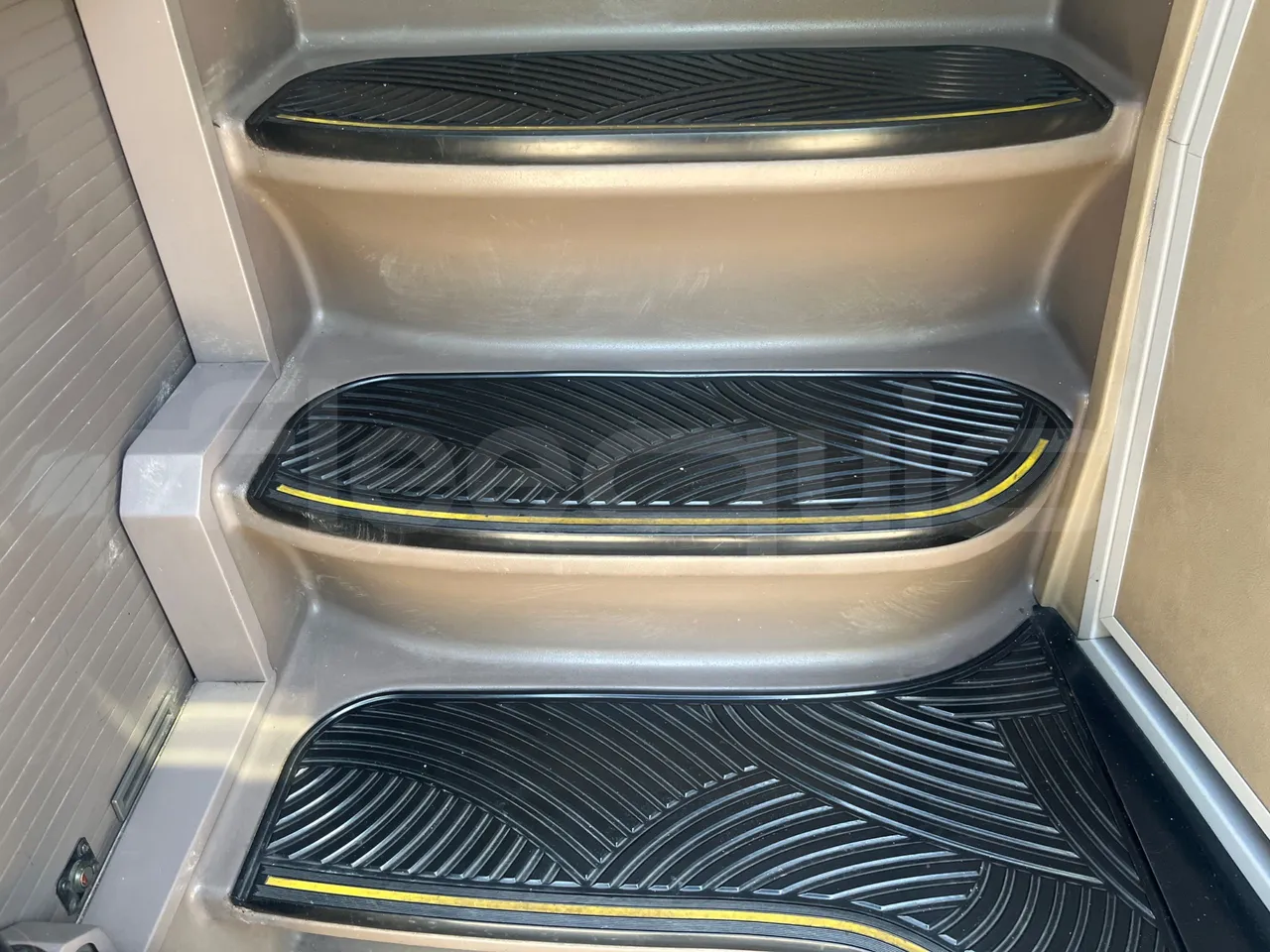 Iveco Magelys Pro - roof hatch 2