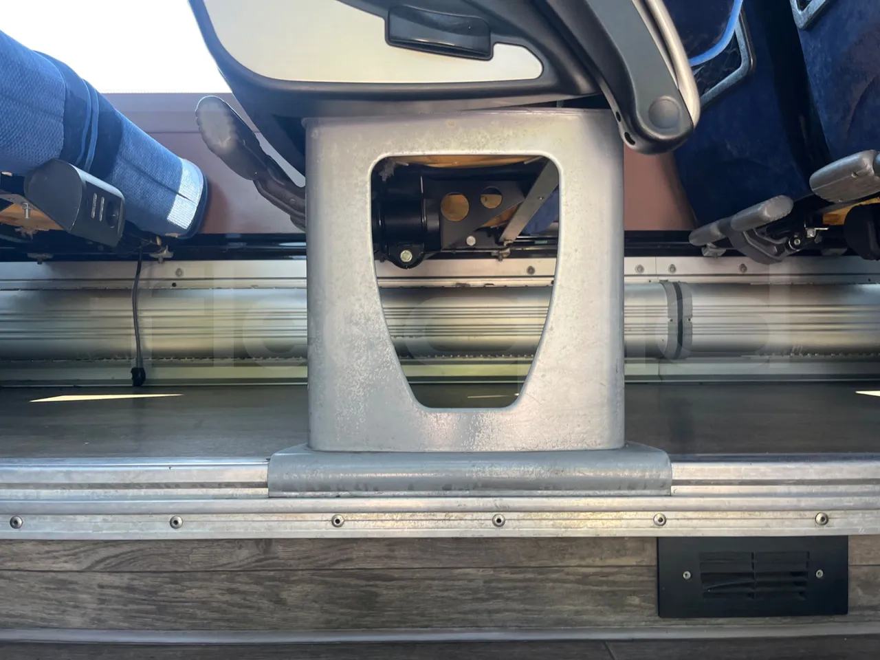 Iveco Magelys Pro - roof hatch 3