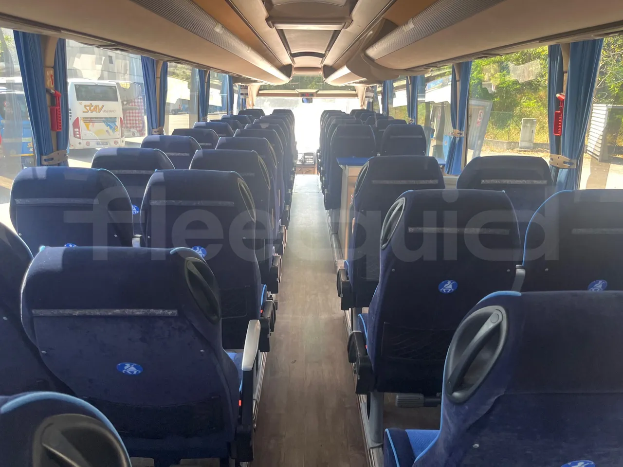 Iveco Magelys Pro - reverse view middle aisle