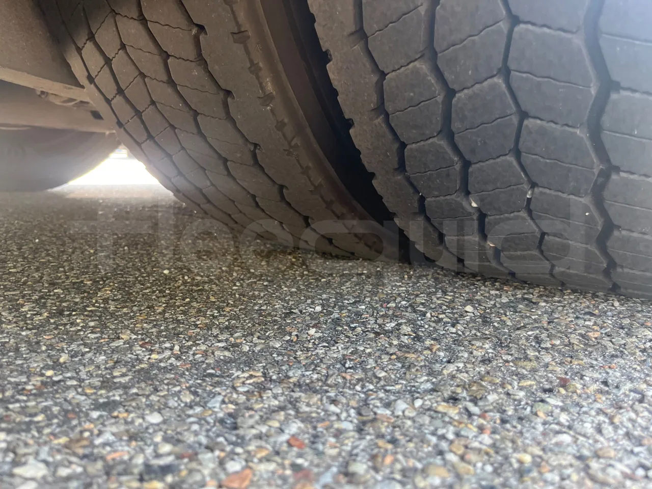 Iveco Magelys Pro - tread condition front tires left