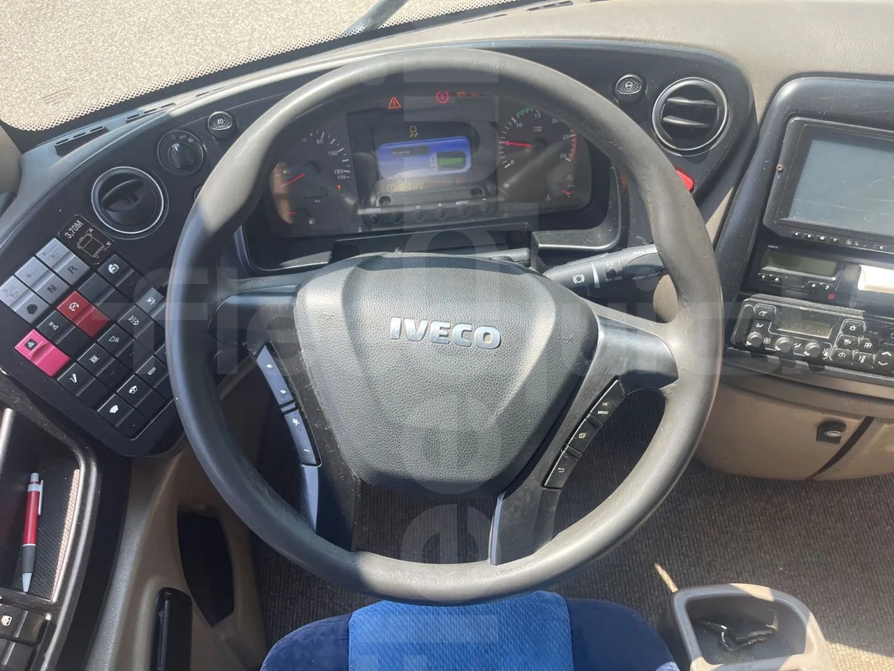 Iveco Magelys Pro - steering wheel photo