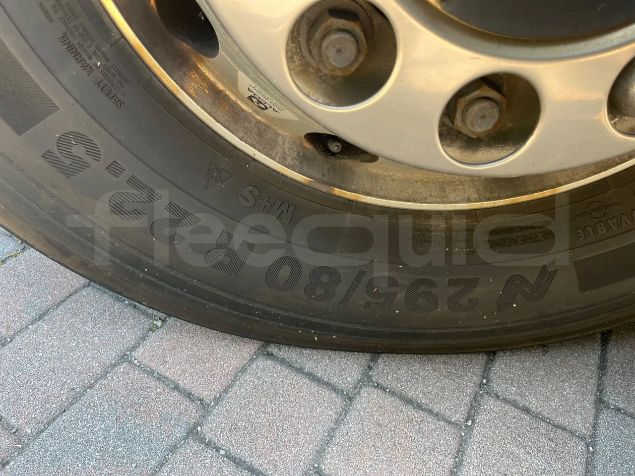Iveco Magelys Pro - front left tire measurements