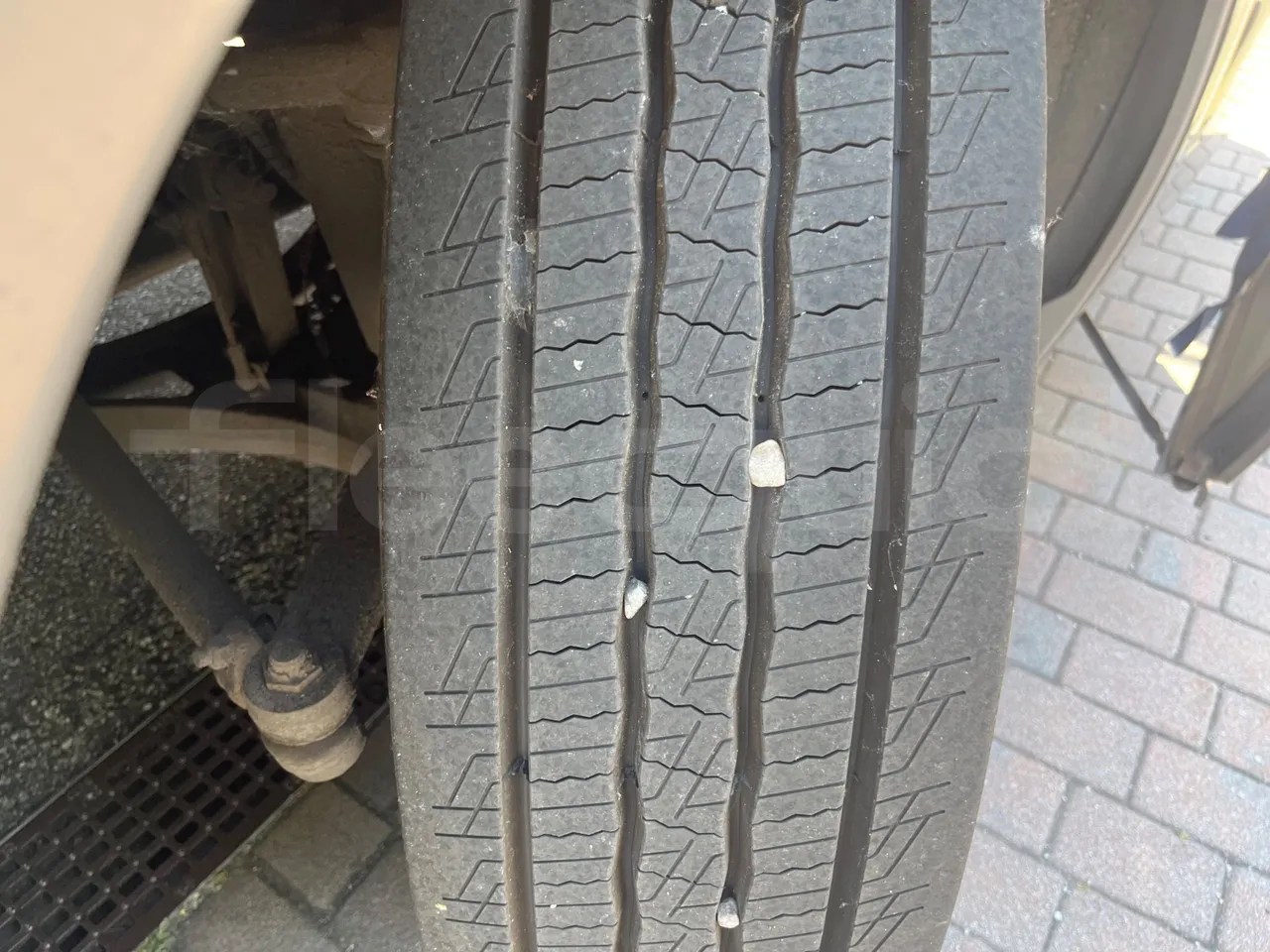 Iveco Magelys Pro - rear left tire photo