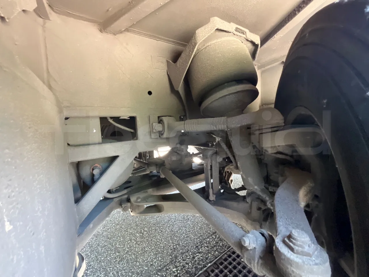 Iveco Magelys Pro - front axle left side