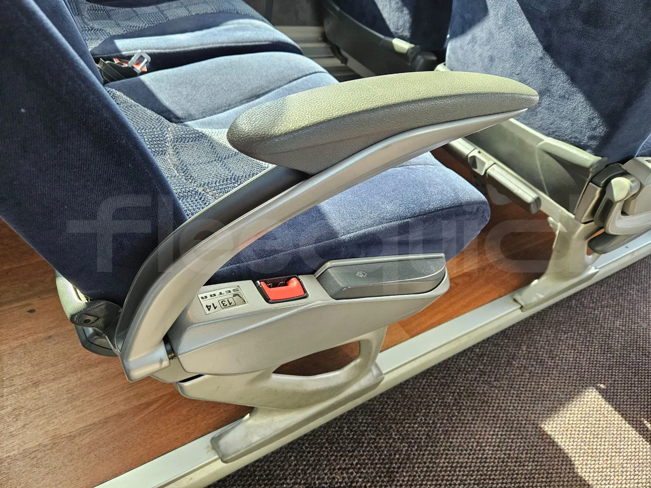 Setra S516 HD/2 - EUR6 - 315kW - 13.12m - armrest detail photo