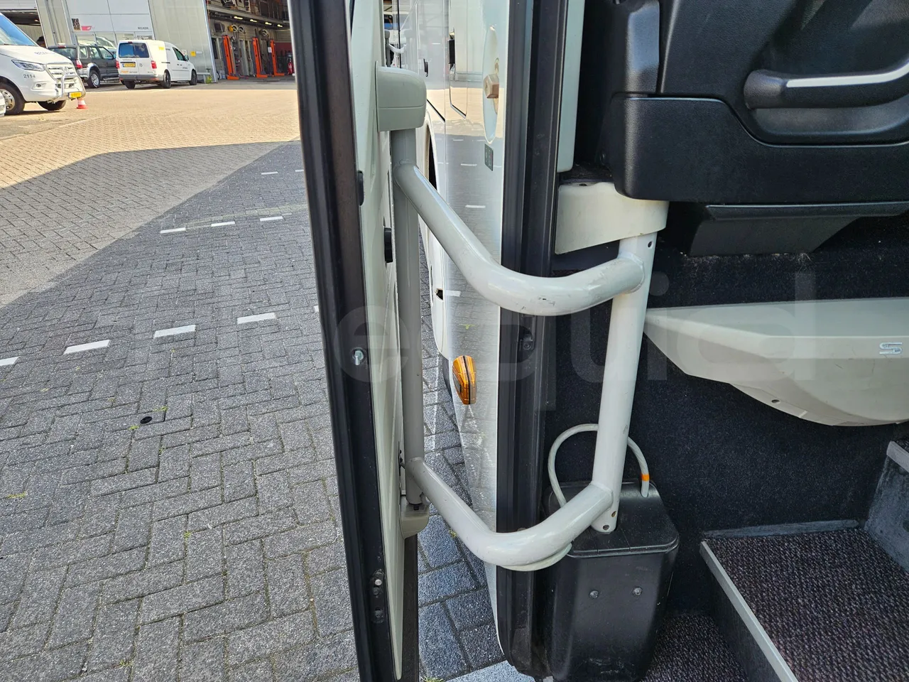 Setra S516 HD/2 - EUR6 - 315kW - 13.12m - door mechanism photo