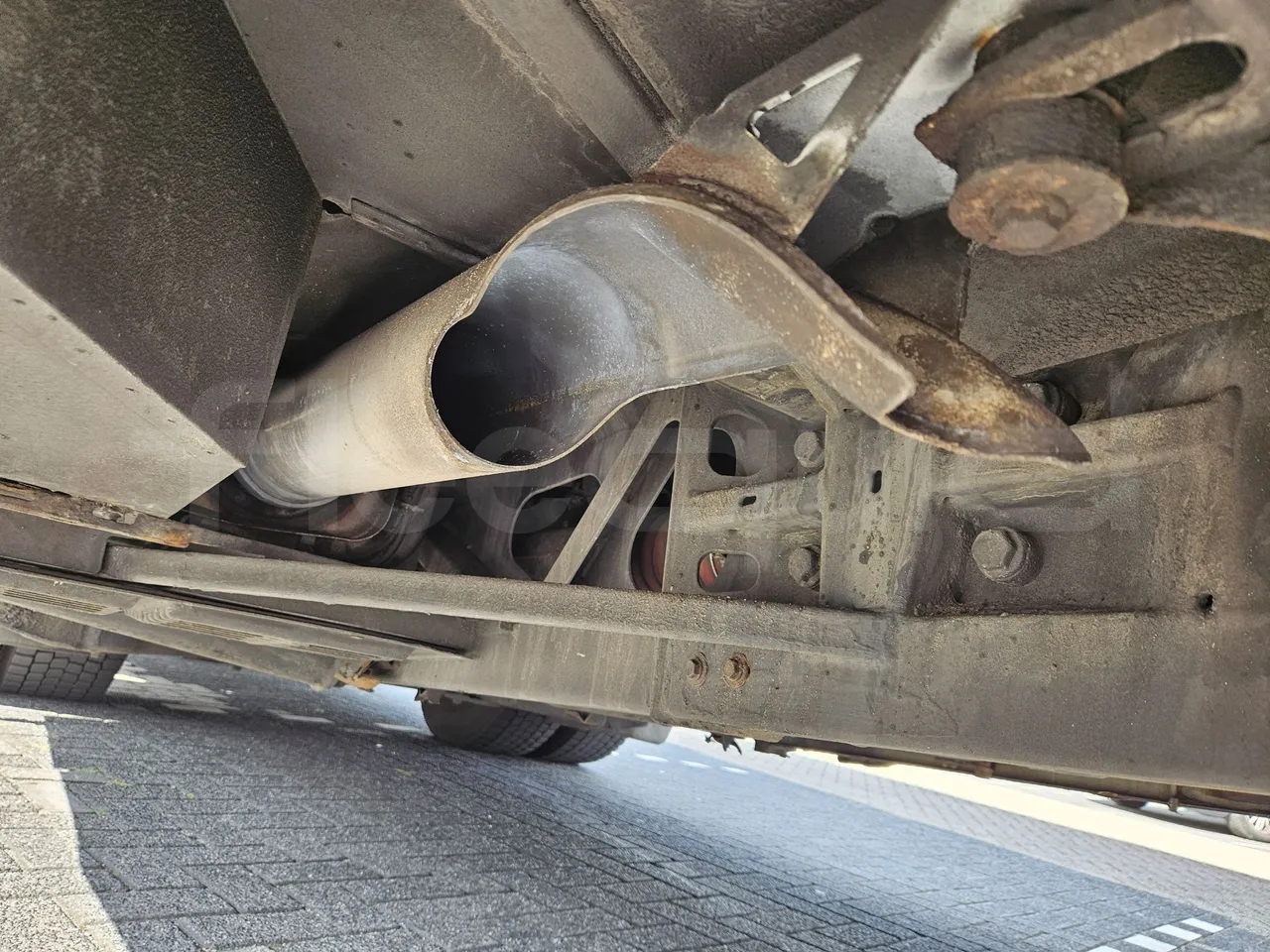 Setra S516 HD/2 - EUR6 - 315kW - 13.12m - exhaust photo