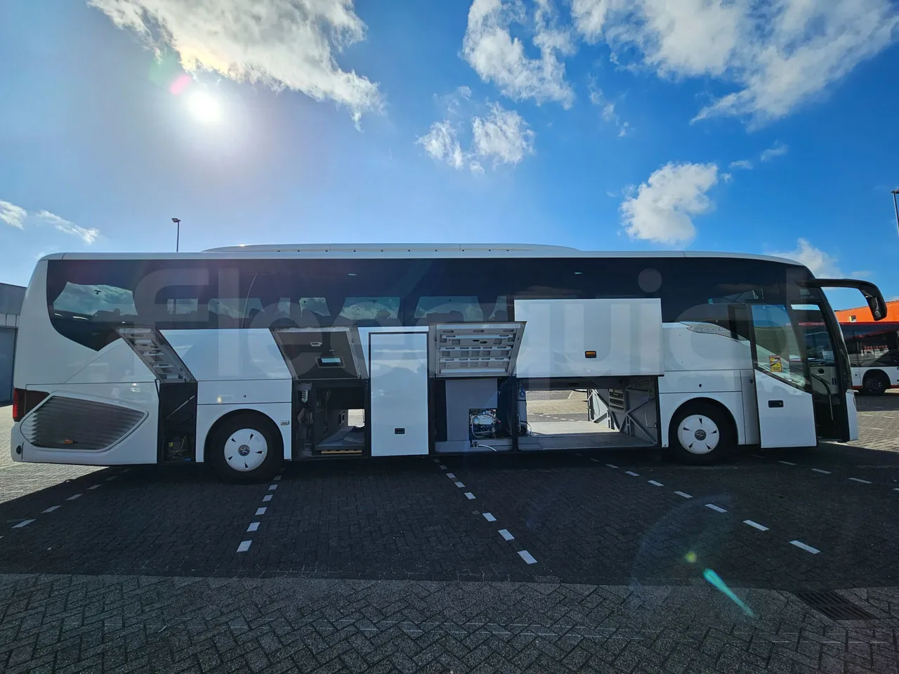 Setra S516 HD/2 - EUR6 - 315kW - 13.12m - external compartments photo