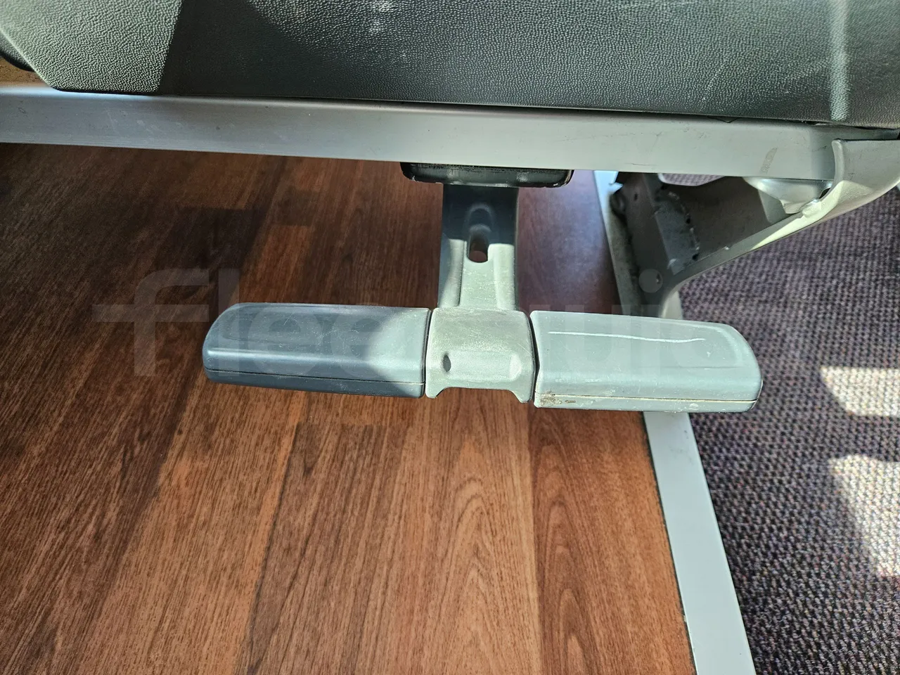 Setra S516 HD/2 - EUR6 - 315kW - 13.12m - footrest detail photo