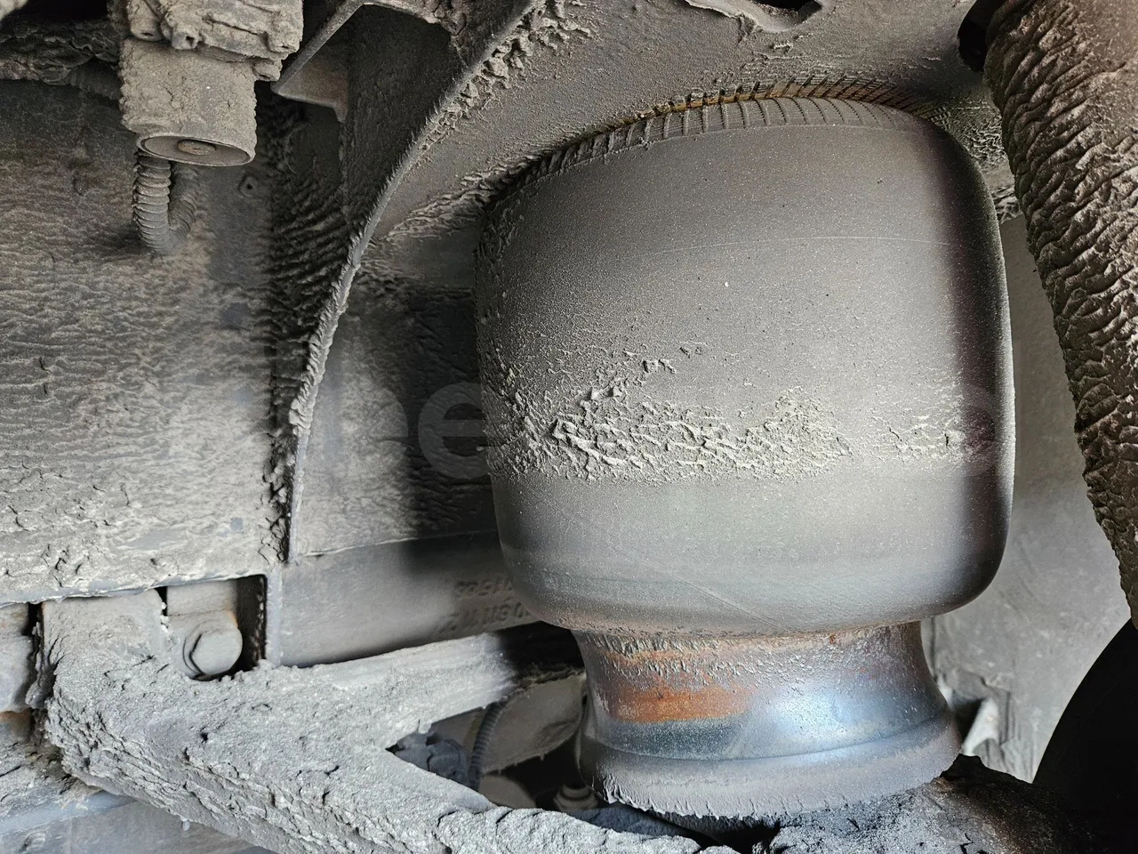 Setra S516 HD/2 - EUR6 - 315kW - 13.12m - front air springs left