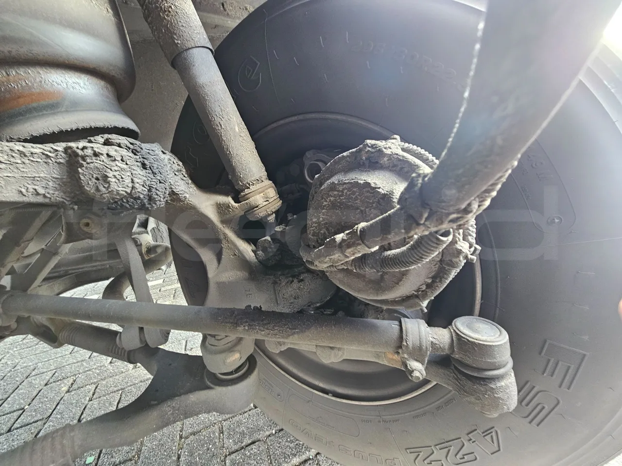 Setra S516 HD/2 - EUR6 - 315kW - 13.12m - front brake calipers left
