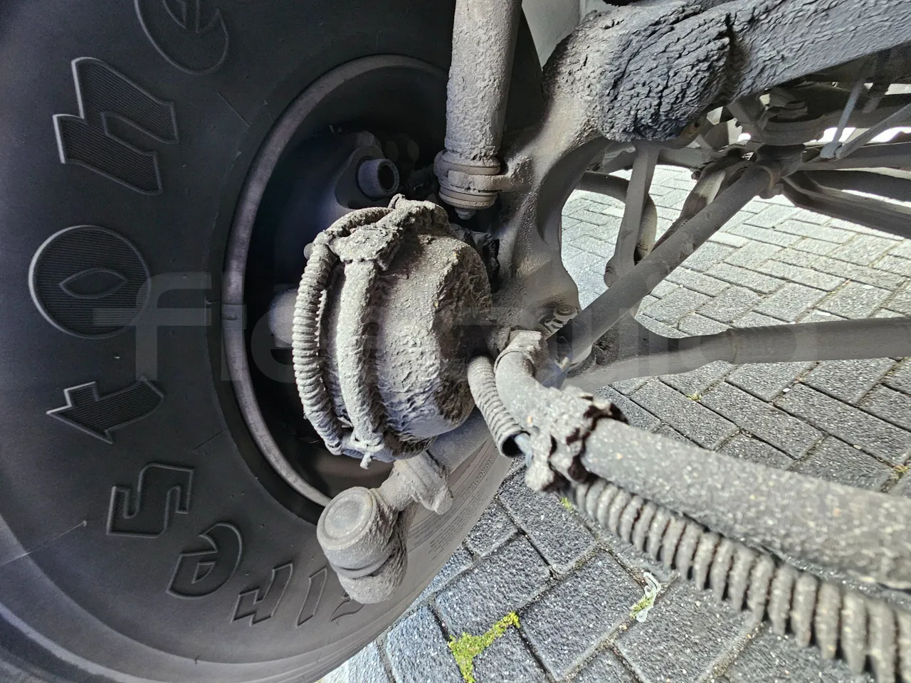 Setra S516 HD/2 - EUR6 - 315kW - 13.12m - front brake calipers right