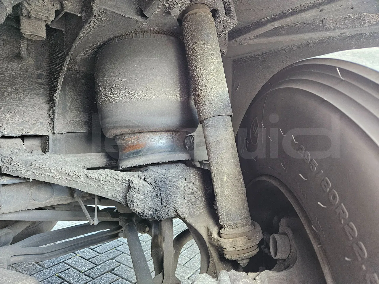 Setra S516 HD/2 - EUR6 - 315kW - 13.12m - front shock absorbers left