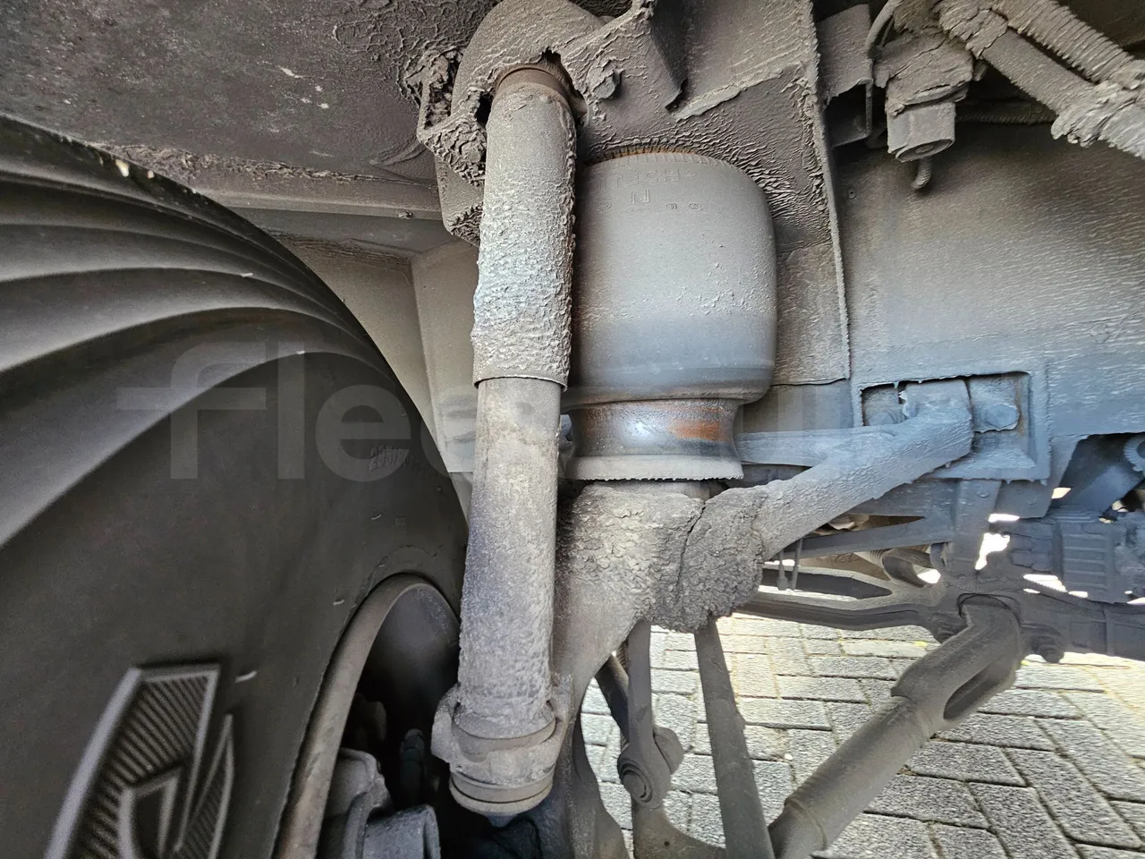 Setra S516 HD/2 - EUR6 - 315kW - 13.12m - front shock absorbers right