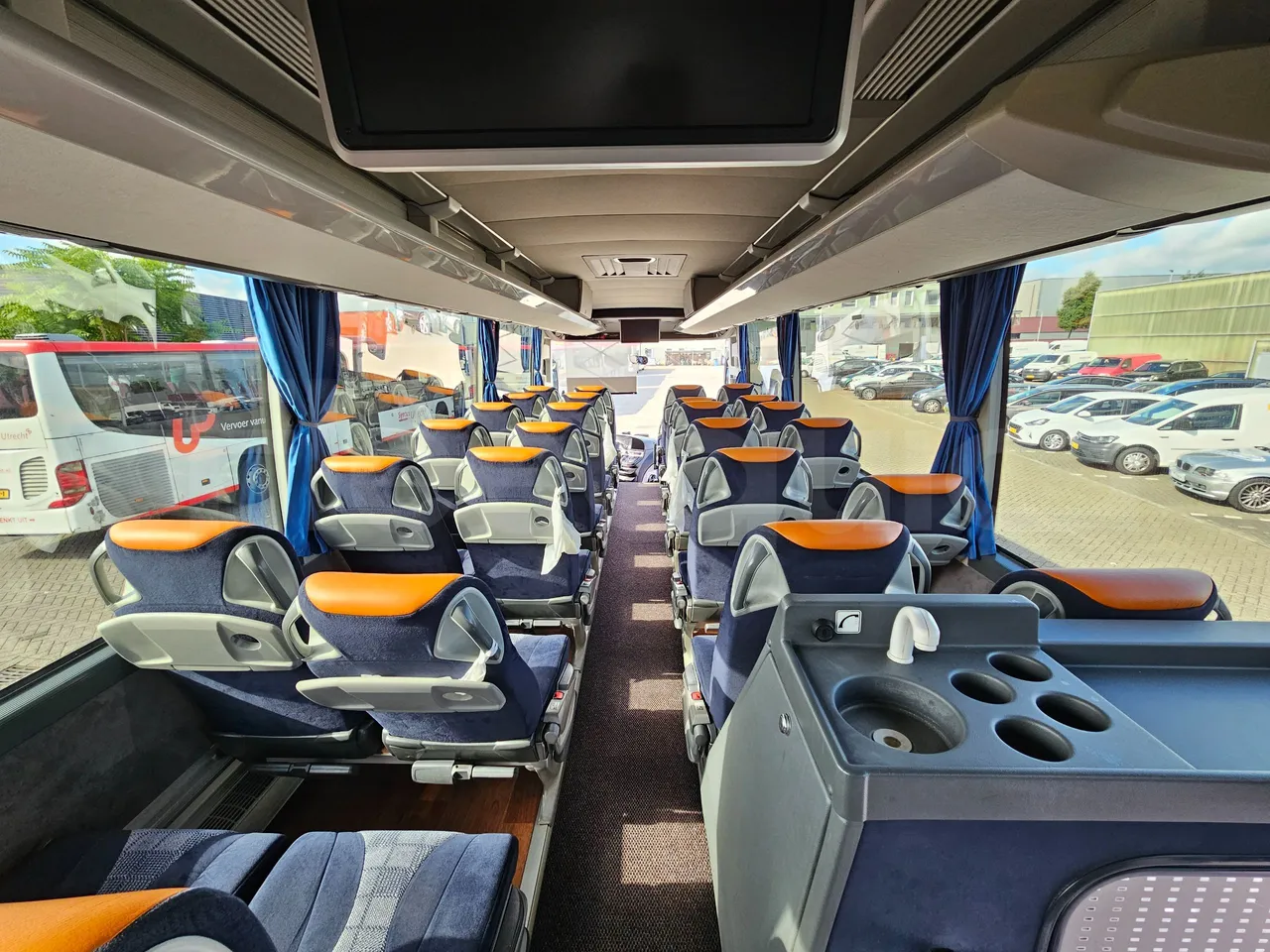 Setra S516 HD/2 - EUR6 - 315kW - 13.12m - forward view middle aisle