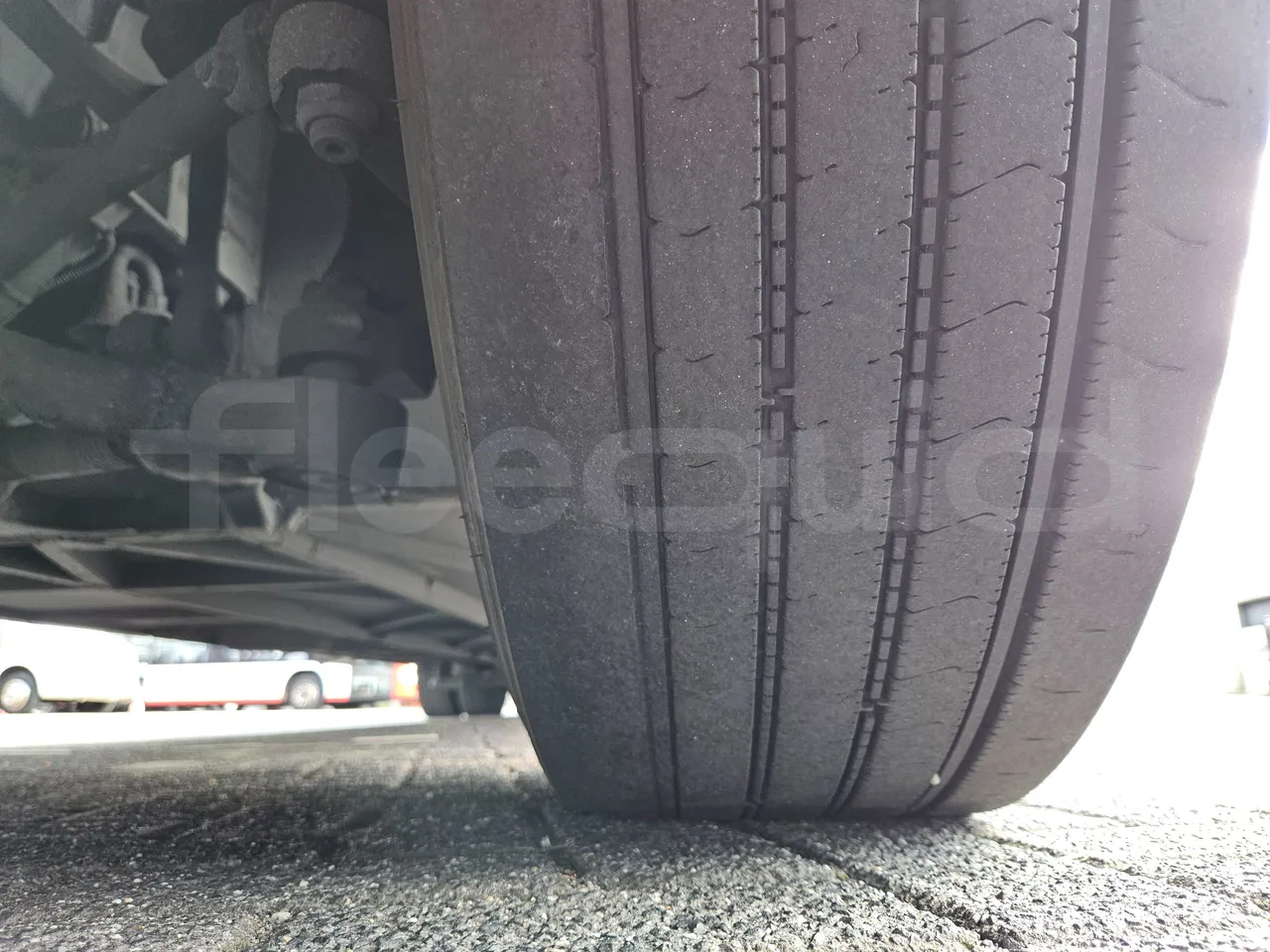 Setra S516 HD/2 - EUR6 - 315kW - 13.12m - tread condition front tires left