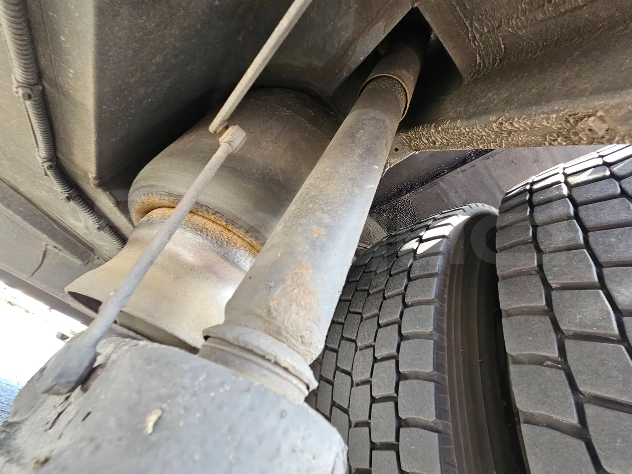 Setra S516 HD/2 - EUR6 - 315kW - 13.12m - axle 2 shock absorbers 1 left