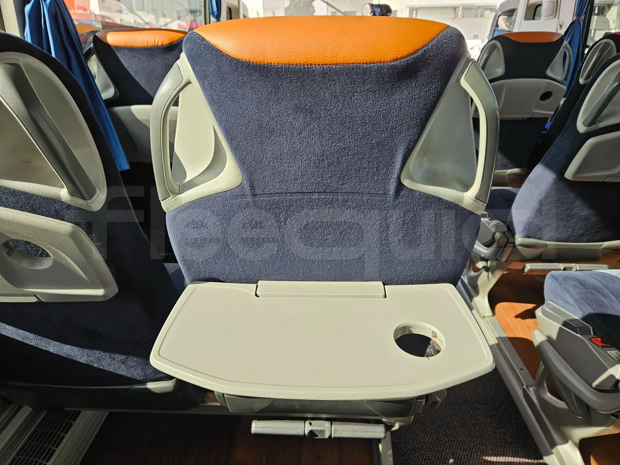Setra S516 HD/2 - EUR6 - 315kW - 13.12m - table detail photo