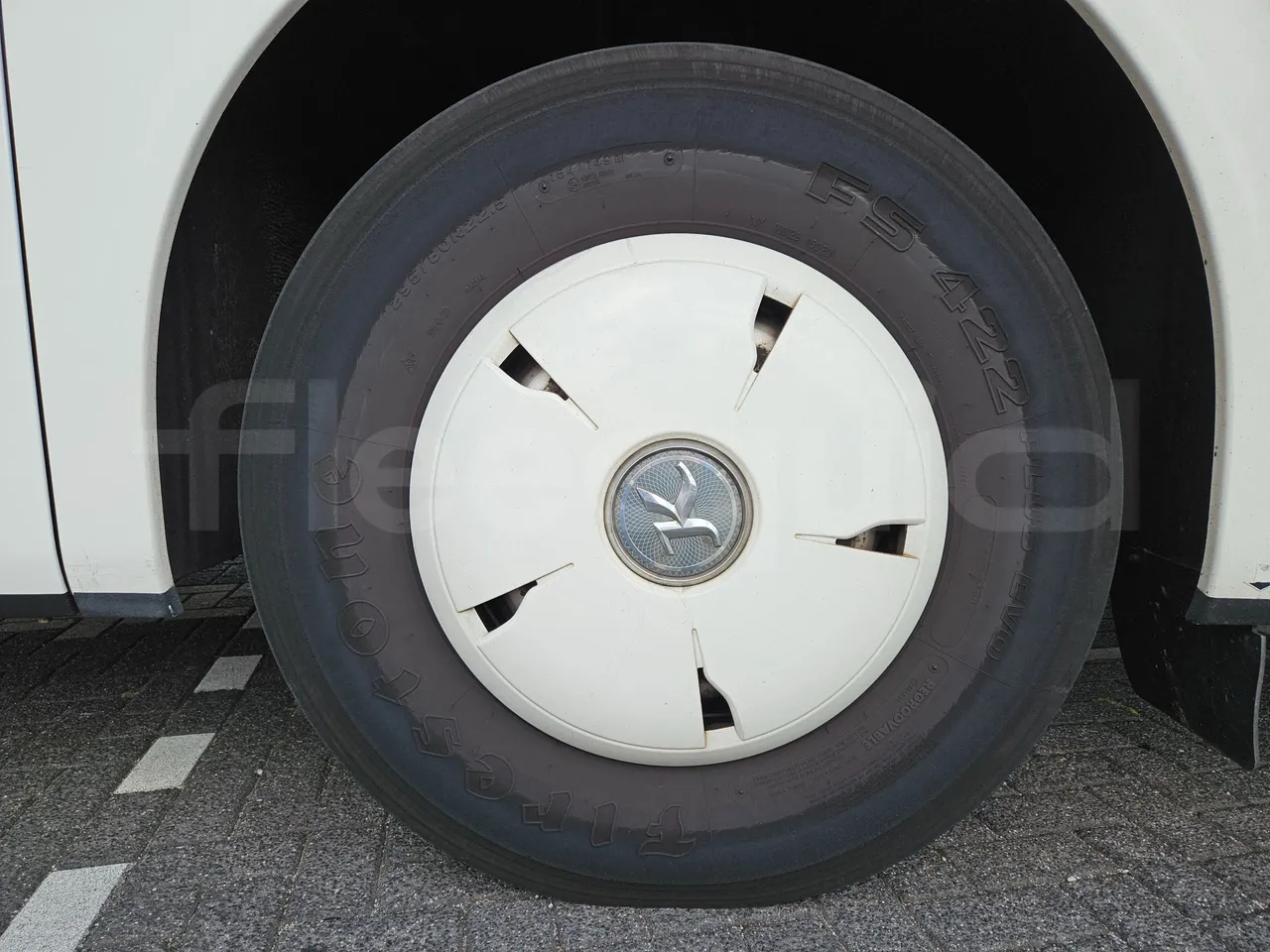 Setra S516 HD/2 - EUR6 - 315kW - 13.12m - front left tire measurements