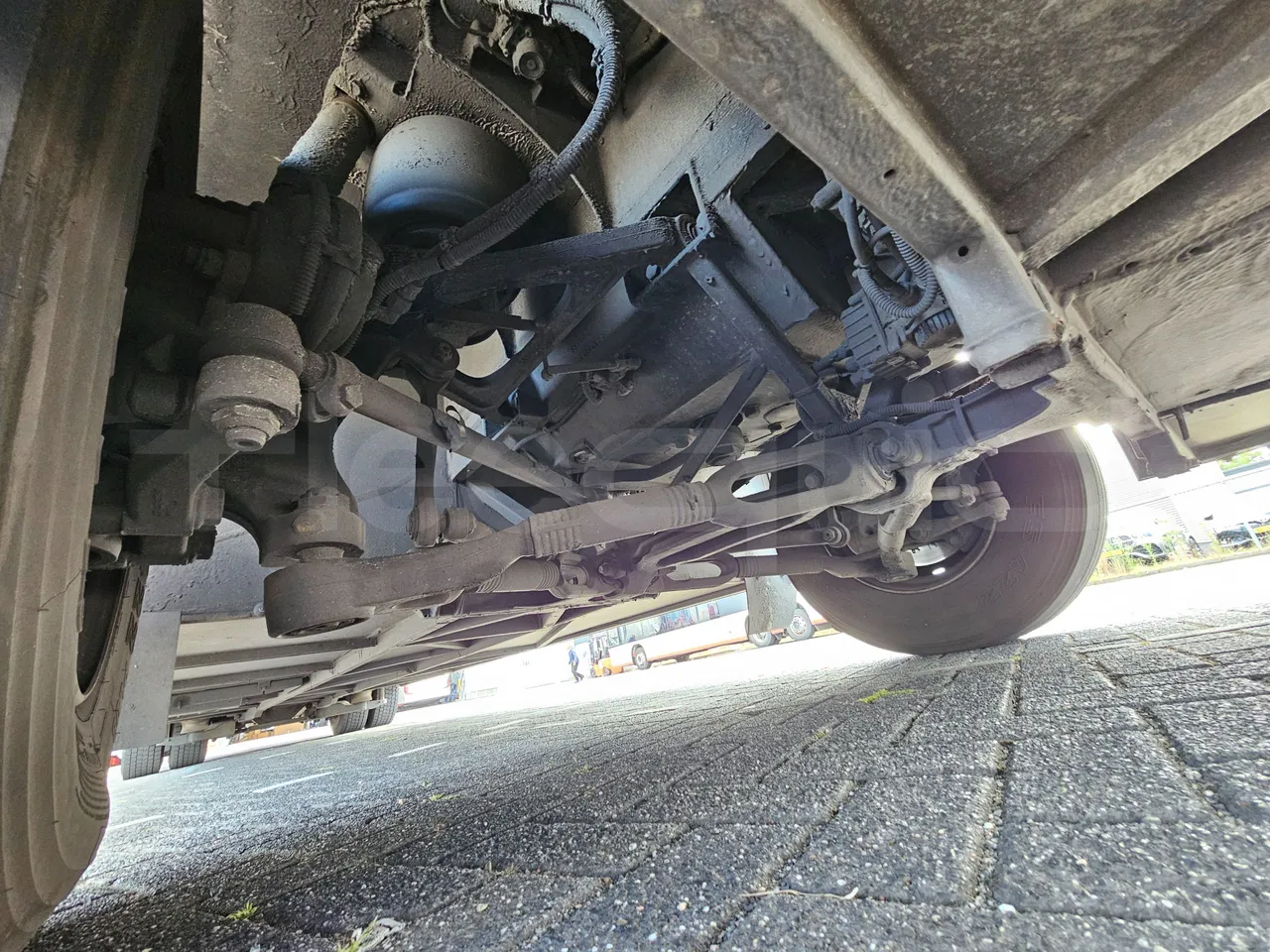 Setra S516 HD/2 - EUR6 - 315kW - 13.12m - front axle right side
