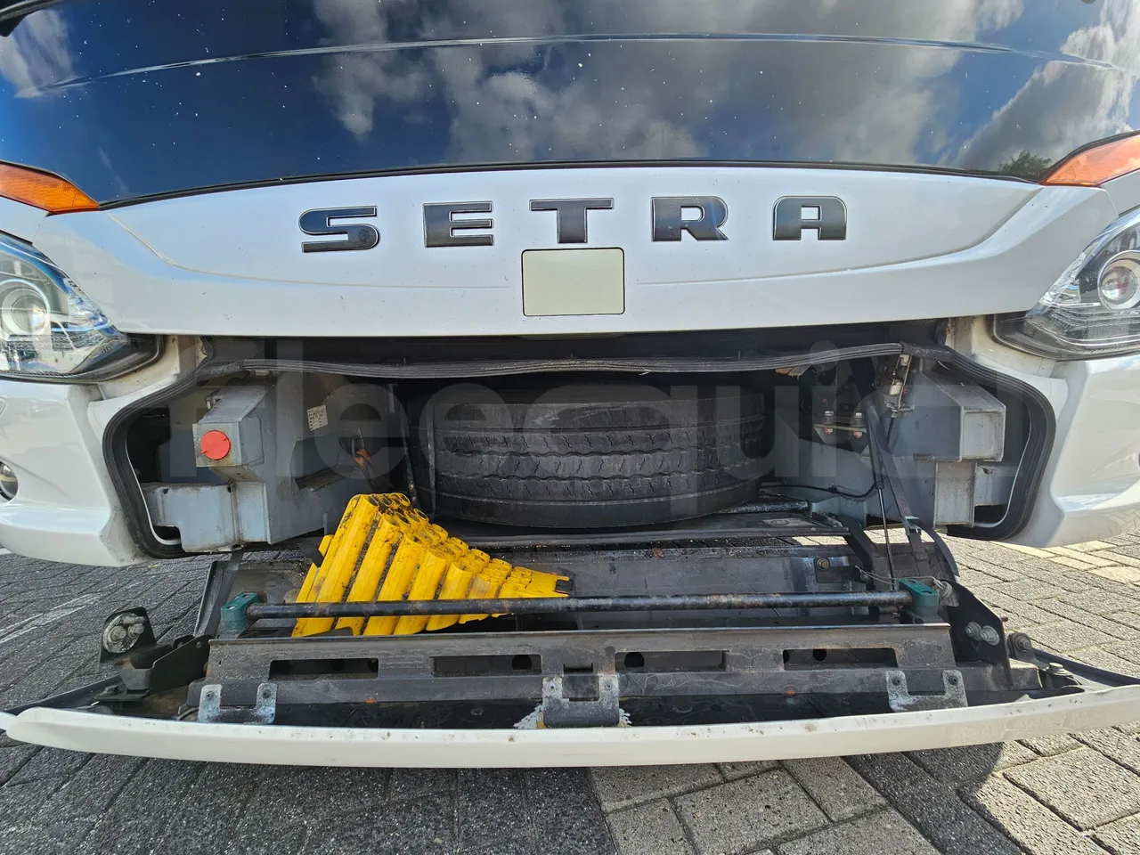 Setra S516 HD/2 - EUR6 - 315kW - 13.12m - front undercarriage from front