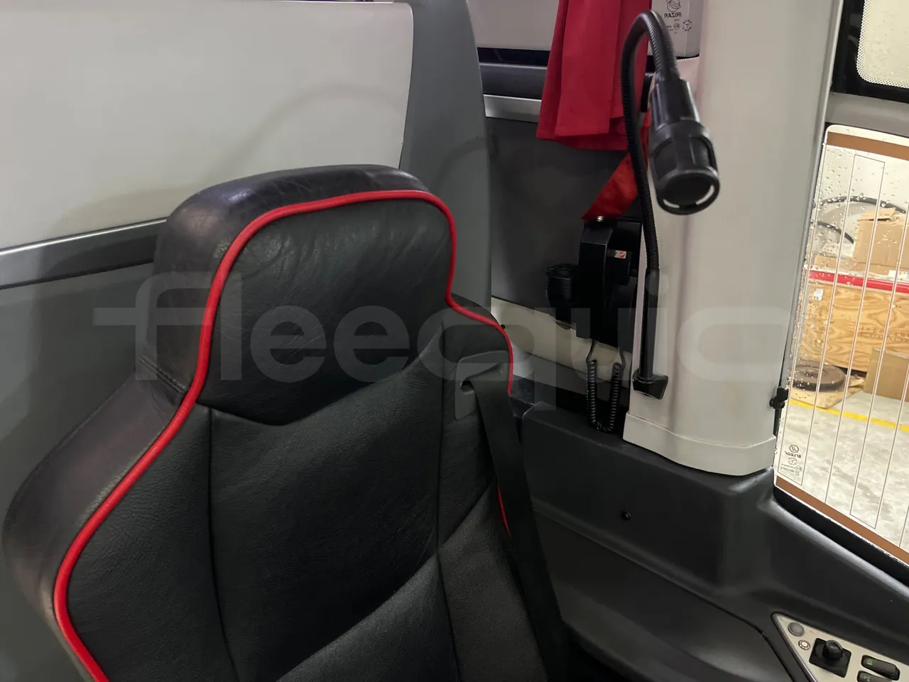 Irizar i6 14.37/480 - EUR5 - 353kW - 13.870m - driver microphone accessories photo