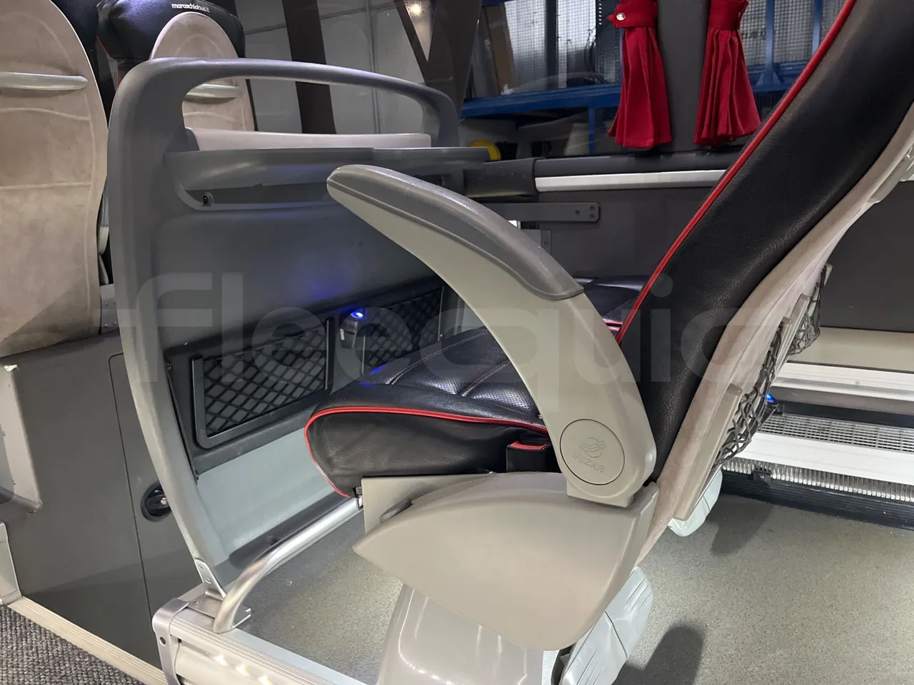 Irizar i6 14.37/480 - EUR5 - 353kW - 13.870m - armrest detail photo