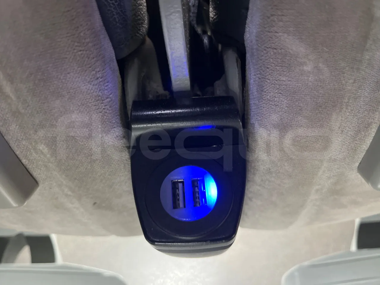 Irizar i6 14.37/480 - EUR5 - 353kW - 13.870m - usb charging detail