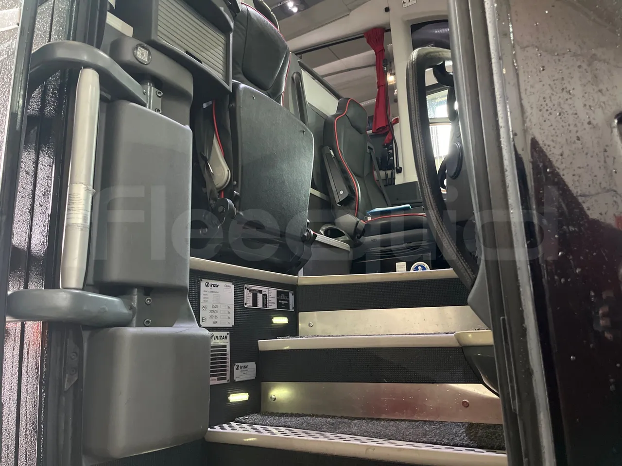 Irizar i6 14.37/480 - EUR5 - 353kW - 13.870m - door mechanism photo