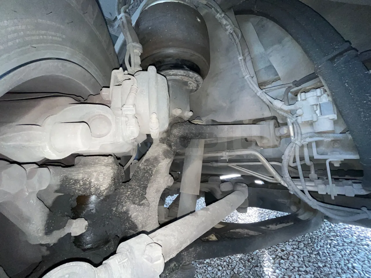 Irizar i6 14.37/480 - EUR5 - 353kW - 13.870m - front shock absorbers left