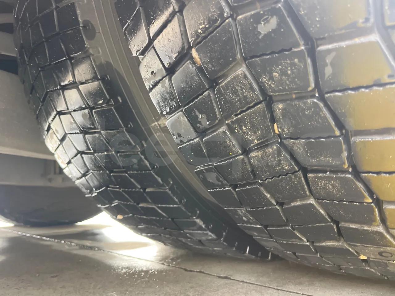 Irizar i6 14.37/480 - EUR5 - 353kW - 13.870m - tread condition front tires left