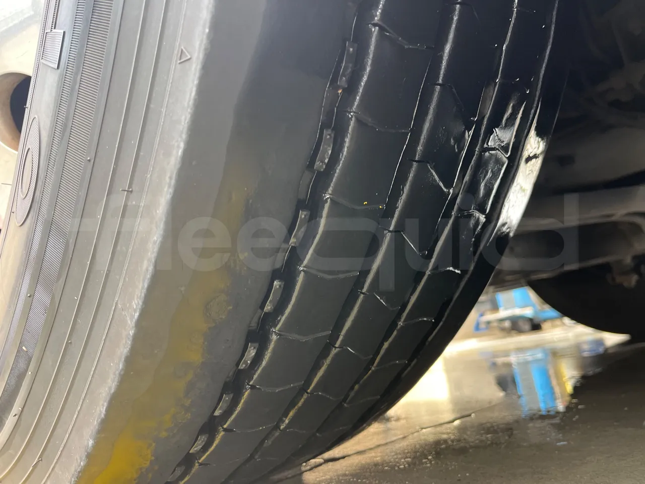 Irizar i6 14.37/480 - EUR5 - 353kW - 13.870m - tread condition front tires right