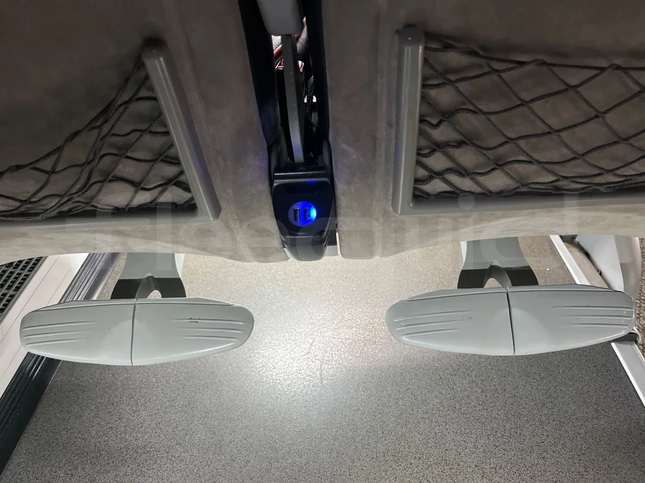 Irizar i6 14.37/480 - EUR5 - 353kW - 13.870m - power outlets detail